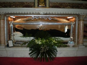 성녀 바울라 프라시네티의 무덤.jpg